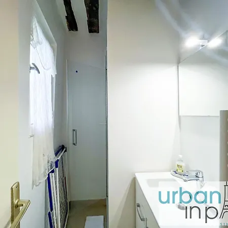 Urbanflat 192 - 1 Bedroom In The Very Center Of * Parigi